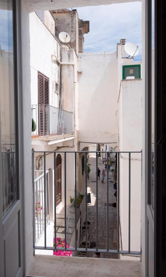 Casetta Del Vicolo Orologio Cisternino Exterior foto